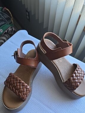 Women's Woven Strap Platform Sandals - Brown